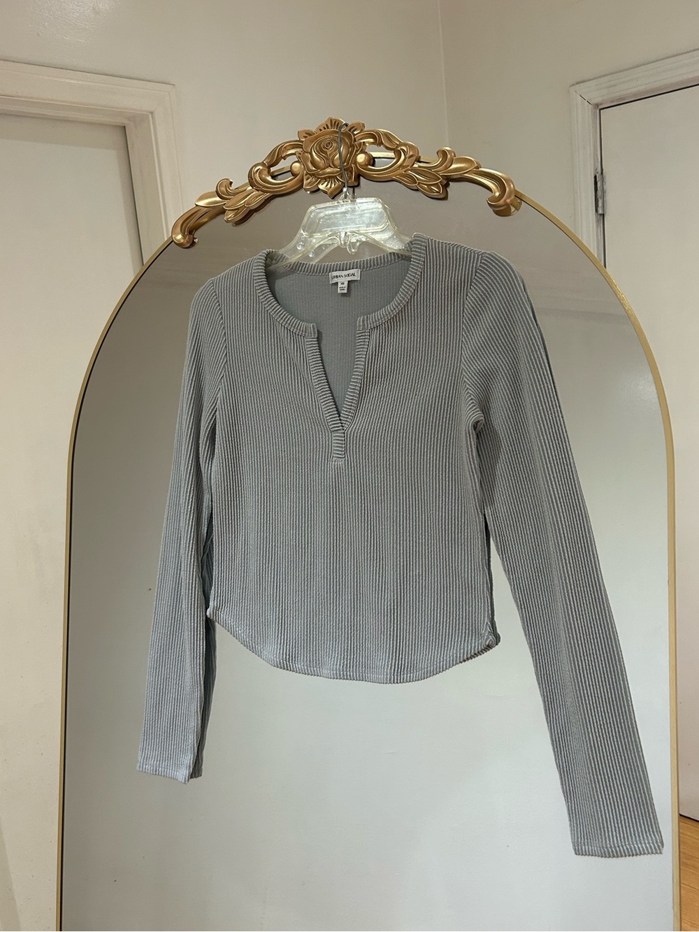 Urban Social Gray Ribbed Long-Sleeve V-Neck Top, Size XS